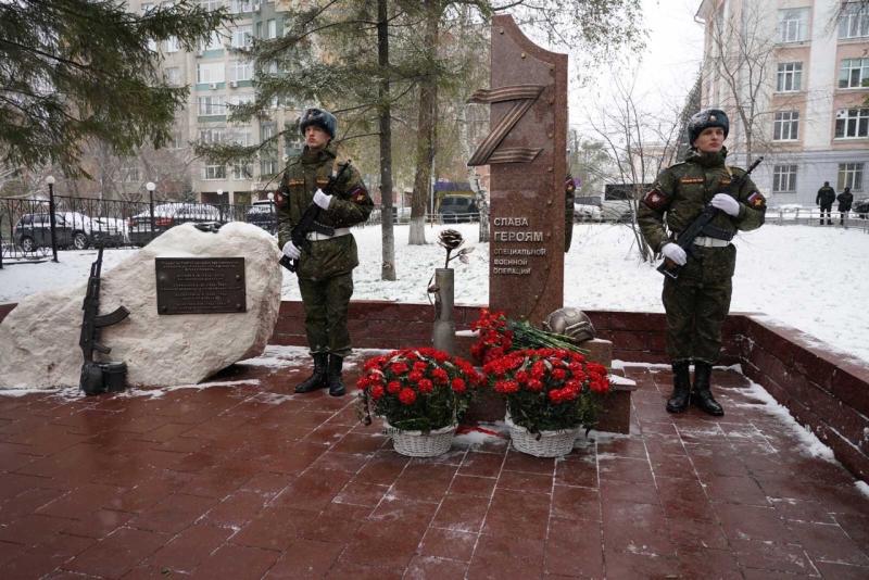 В Самаре открыли памятник участникам СВО