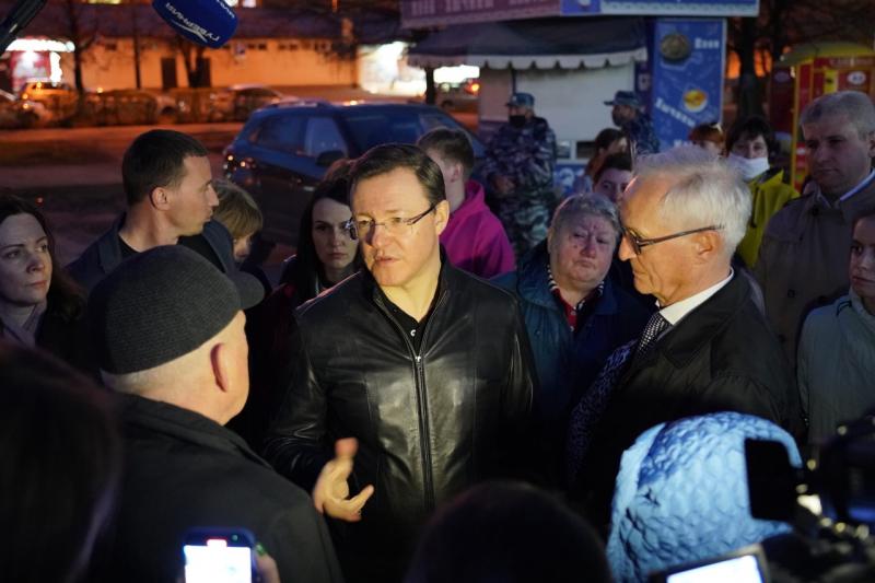 Дмитрий Азаров: "Обещаю поддерживать тех, кто сам что-то делает для своего двора и города"