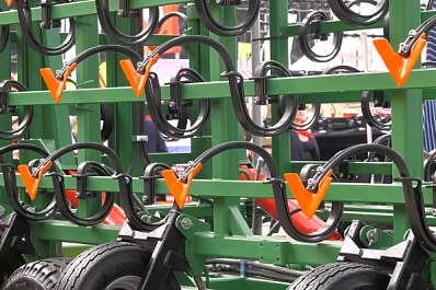 Сызранский завод "Сельмаш" представил широкий ассортимент своих изделий на Поволжской агропромышленной выставке