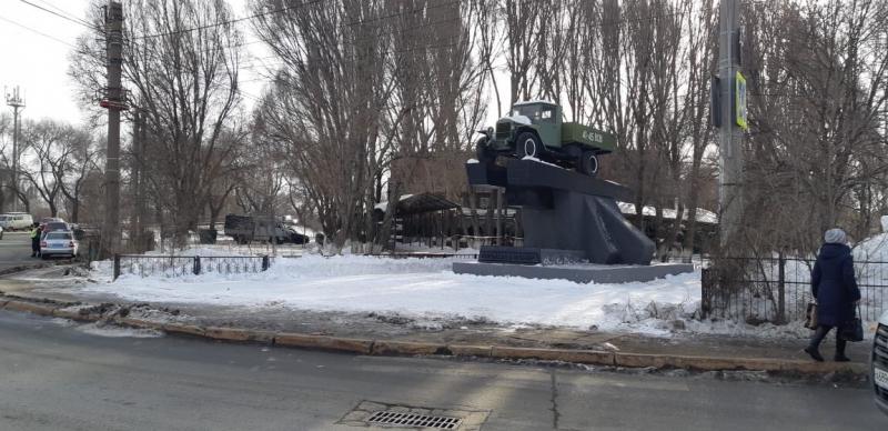 В Самаре начали снос кафе у памятника погибшим военным шоферам