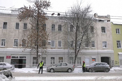 ГЖИ и общественники проверили качество расчистки кровли жилых домов от снега и наледи в Самаре