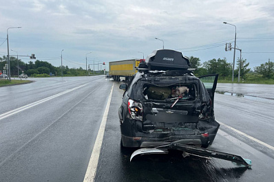 В Самарской области на трассе груженая фура въехала в Chevrolet Captiva