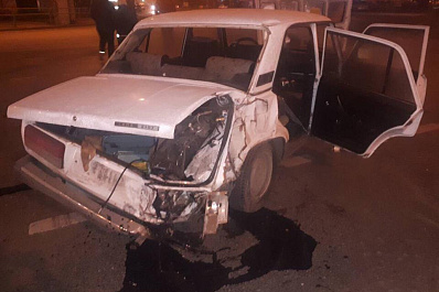 Жесткая авария в Самаре: КамАЗ смял семерку и снес ЛЭП