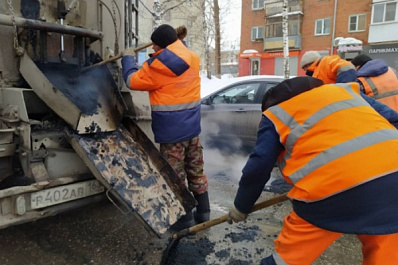 Дмитрий Азаров: дефекты при ремонте дорог подрядчики будут исправлять по гарантии за свой счет