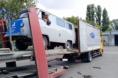 Тольяттинцы отправили в зону СВО переоборудованный УАЗ для медиков