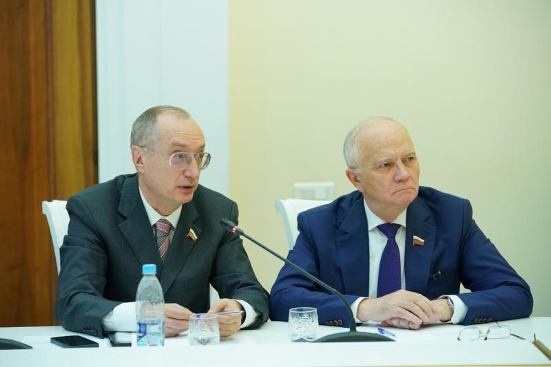 Работу по формированию бюджета обсудили с сенаторами и депутатами Госдумы