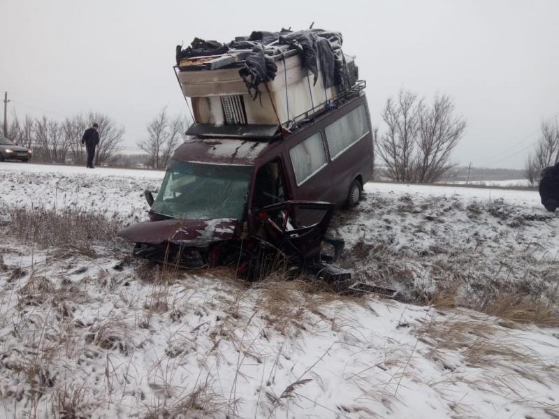 На Обводной дороге в Самаре лоб в лоб столкнулись два автомобиля