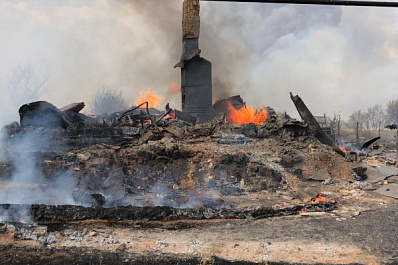 "Будем помогать людям восстанавливать жилье": Дмитрий Азаров - о крупном пожаре в Борском районе