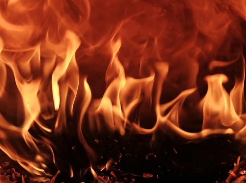 В Самарской области на трассе загорелась грузовая "газель"