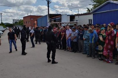 В Тольятти бойцы ОМОНа задержали большую группу нелегалов