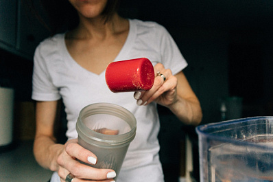 Стало известно, сколько протеина требуется спортсменам и любителям