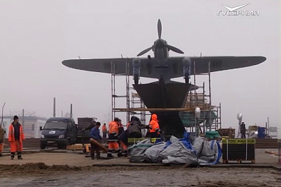 Штурмовик ИЛ-2 установили на постамент в Самаре