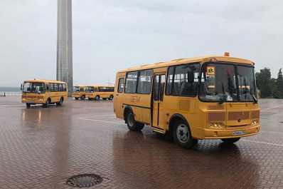 Три школы Приволжского района получили новые автобусы