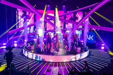 Звезды – участники VK Fest пройдут по синей дорожке фестиваля