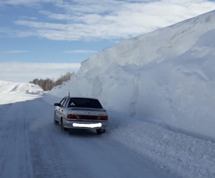 В Самарской области на трассе нашли многометровые сугробы