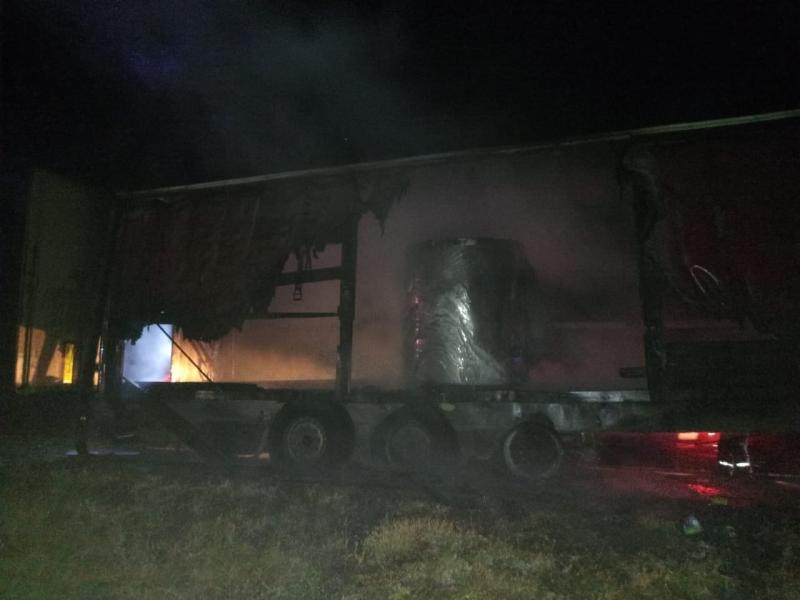 На трассе в Самарской области загорелась фура