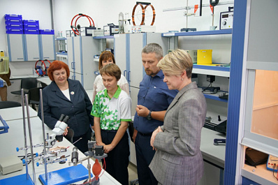 Елена Шмелева предложила начинать изучать физику и химию уже в начальной школе