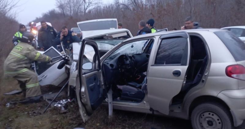 Трое пострадавших: в Волжском районе столкнулись "четырнадцатая" и "Матиз"