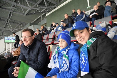 Мама "особенного" болельщика поблагодарила Дмитрия Азарова и "Крылья Советов" за исполнение мечты Матвея