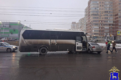 В Тольятти 13 декабря столкнулись Ford и автобус с пассажирами