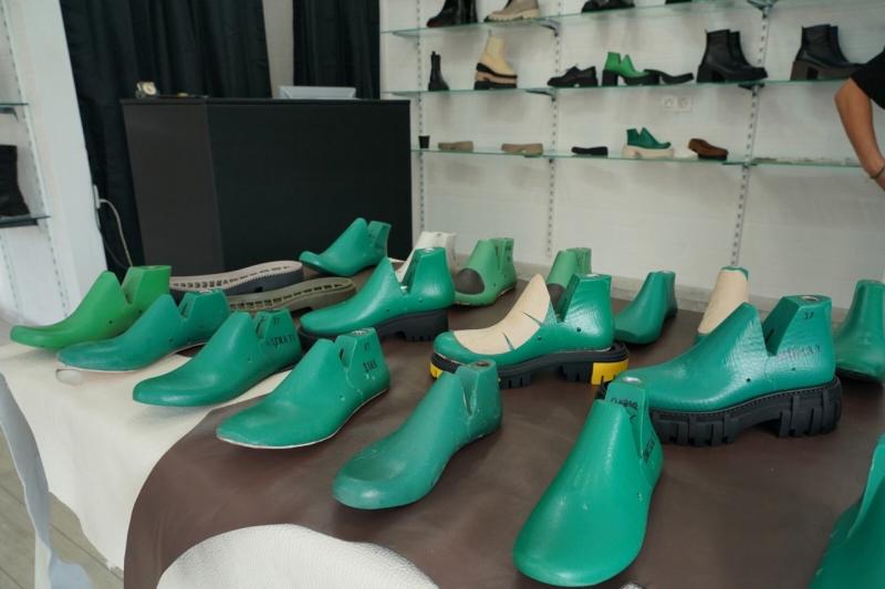 Самарский производитель обеспечивает кожаной обувью сетевые магазины и творческие коллективы