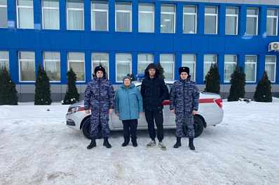 Самарские росгвардейцы на трассе спасли семью из Белоруссии