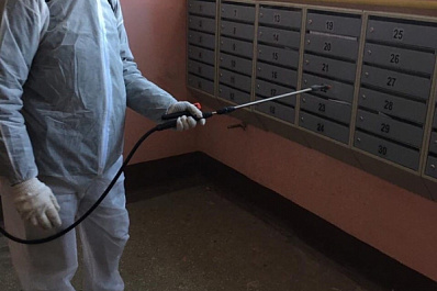 Коммунальщики Самары показали, как проводится дезинфекция подъездов