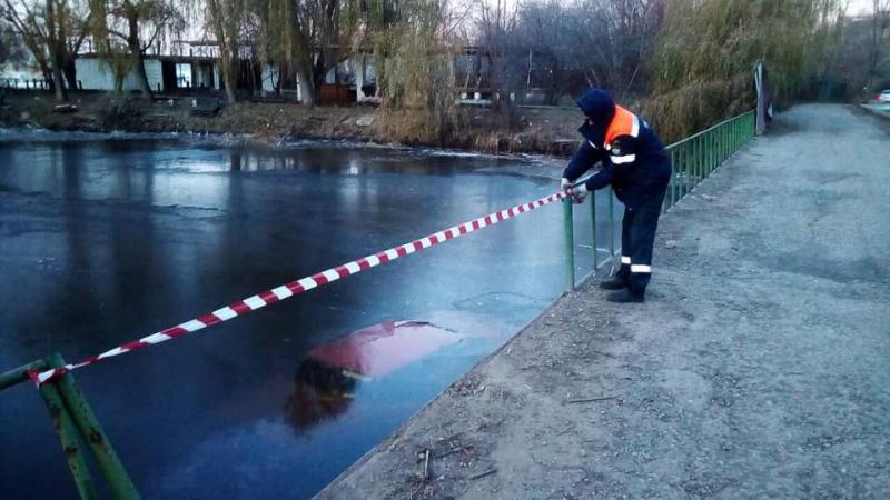 Подледная рыбалка: в Тольятти в реку провалился автомобиль