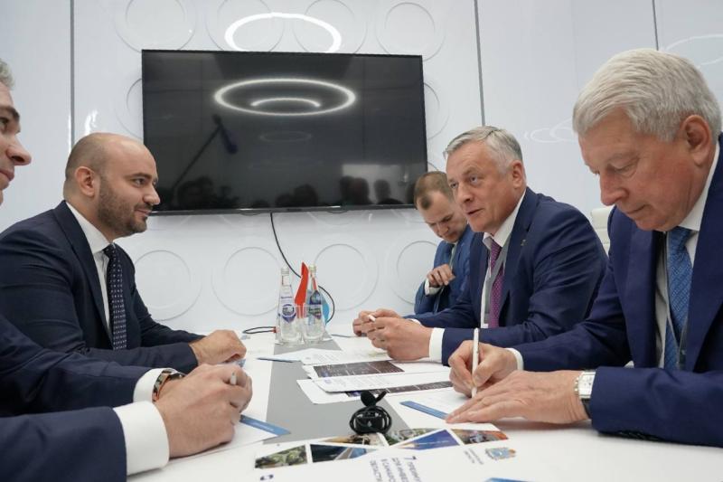 Глава Самарской области и руководитель компании "Газпром межрегионгаз" обсудили планы по газификации
