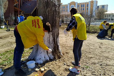 В Самаре на субботнике привели в порядок территорию Хлебной площади