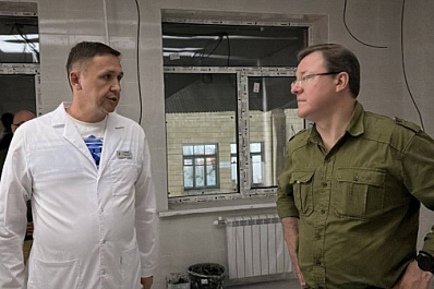 Дмитрий Азаров проконтролировал ход ремонта Центральной горбольницы в Снежном ДНР