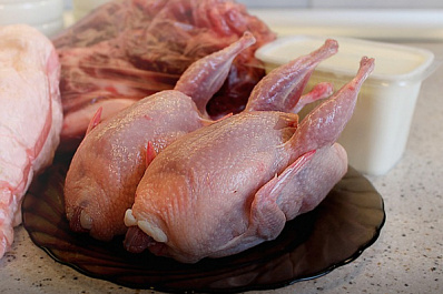 В Самаре продавали 353 кг просроченных тушек цыплят 