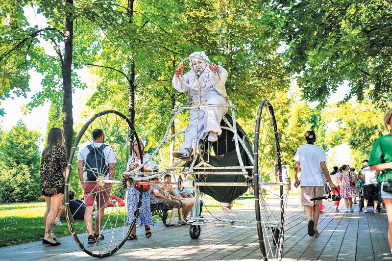 Театры выйдут на аллеи: гид по участникам "Пластилинового дождя"