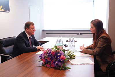 Дмитрий Азаров и Наталья Москвитина обсудили возможность реализации проекта "Здравствуй, мама" в Самарской области 