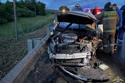 Под Самарой два человека пострадали после столкновения Lexus и Niva на встречке