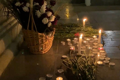 "Губерния скорбит вместе с вами!": самарцы создали стихийный мемориал в память о погибших при стрельбе в Казани