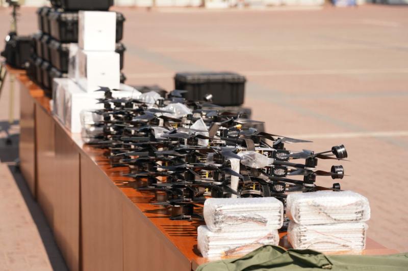 Вячеслав Федорищев передал бойцам 2-й армии и сотрудникам спецподразделений Росгвардии спецтехнику и обмундирование