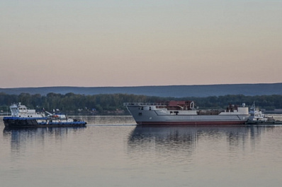 Мимо Самары из Ярославской области 26 июня 2022 года прошел военный корабль