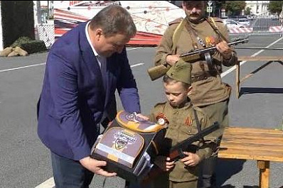 В Самаре дети из семей, попавших в трудную жизненную ситуацию, получили школьные наборы 