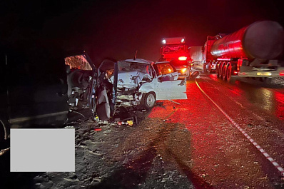 Двое погибли, восемь пострадали: В Самарской области столкнулись минивэн и легковушка