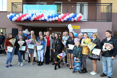 В Самаре детям-сиротам вручили ключи от квартир