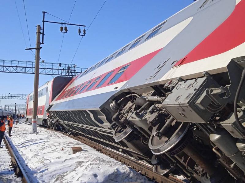 В Оренбурге выясняют обстоятельства схода с рельсов пассажирского вагона поезда