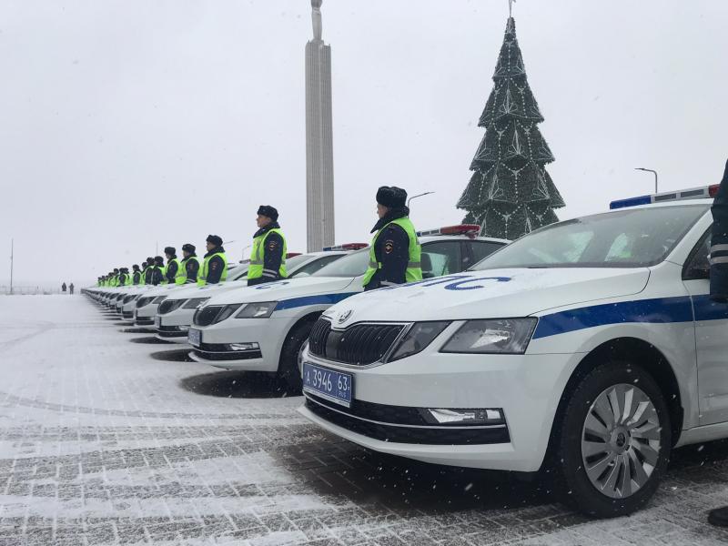 Дмитрий Азаров передал ключи от новых служебных автомобилей сотрудникам полиции