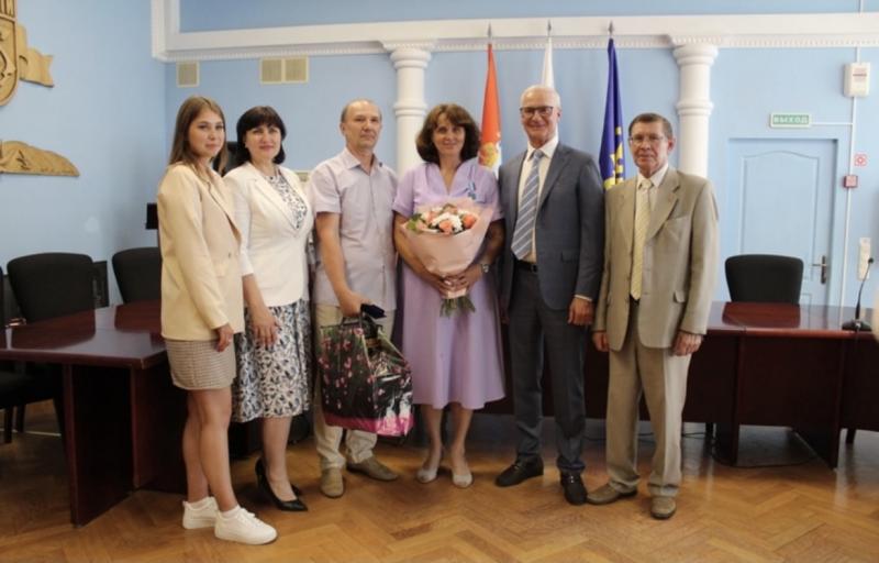 Тольяттинским семьям вручили награды "За любовь и верность"