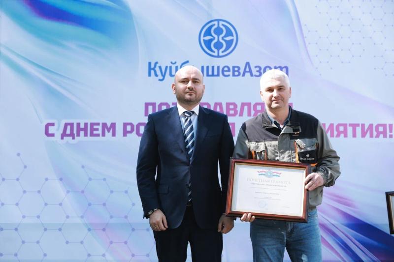 Вячеслав Федорищев отметил вклад сотрудников тольяттинского предприятия в развитие химической промышленности в регионе