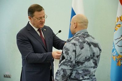 Дмитрий Азаров вручил государственные награды участникам СВО