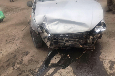 В Самаре молодой водитель "впечатал" легковушку в ограждение