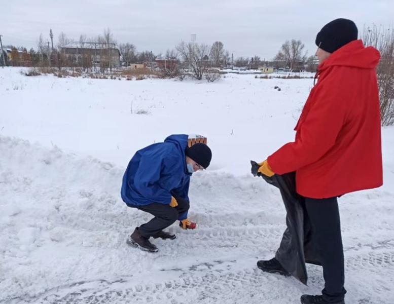 Волонтеры убрали мусор около кинельских озер 