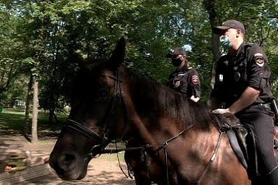 Конная полиция патрулирует самарские парки