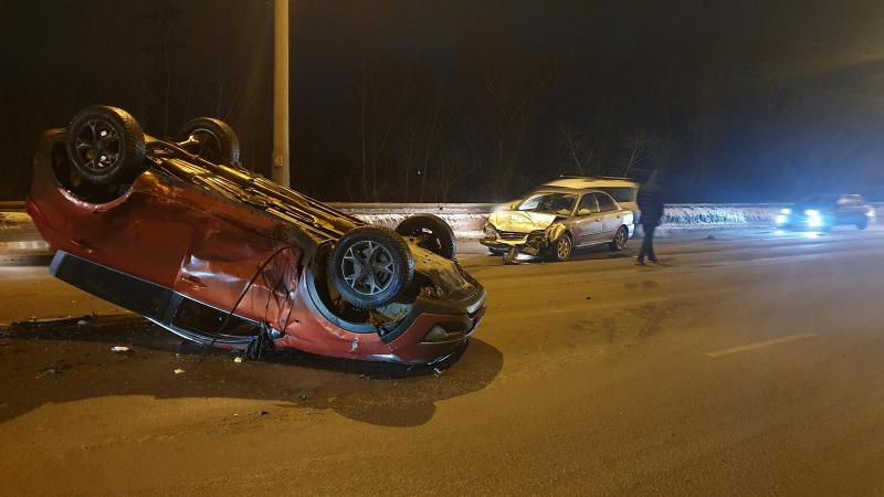 В Самаре 22-летняя девушка пострадала в перевернувшейся "Киа"